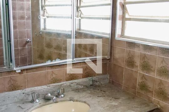 Banheiro de apartamento à venda com 4 quartos, 189m² em Vila Osasco, Osasco
