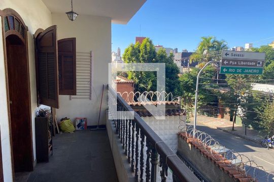 Casa à venda com 6 quartos, 200m² em Cruzeiro, Belo Horizonte