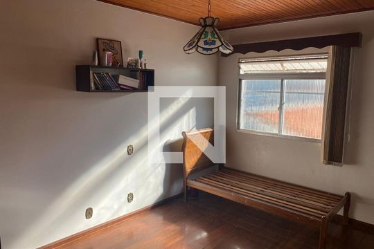 Casa à venda com 6 quartos, 200m² em Cruzeiro, Belo Horizonte
