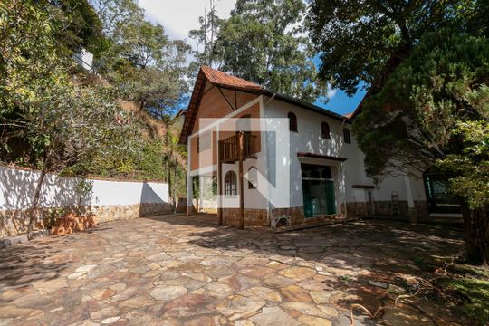 Quintal de casa para alugar com 4 quartos, 513m² em Belvedere, Belo Horizonte