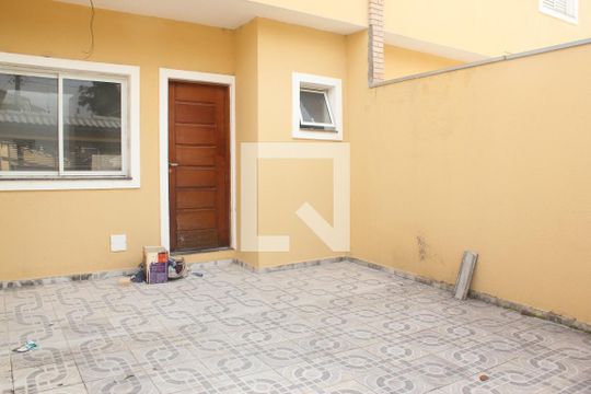 Garagem de casa à venda com 3 quartos, 108m² em Jardim Sabara, São Paulo