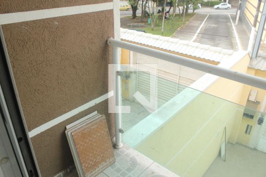 Sacada de casa à venda com 3 quartos, 108m² em Jardim Sabara, São Paulo