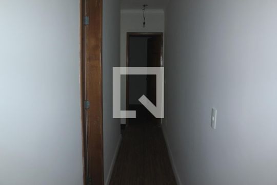 Corredor de casa à venda com 3 quartos, 108m² em Jardim Sabara, São Paulo
