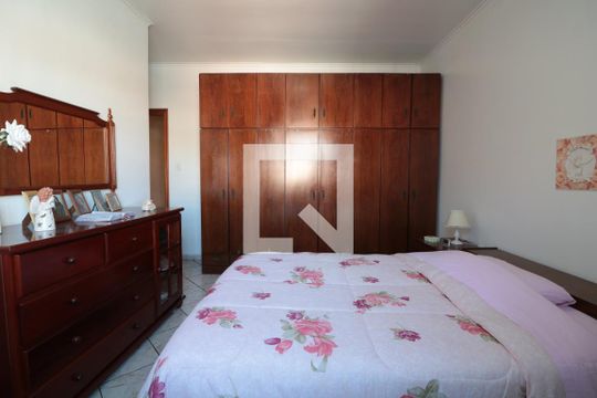 Suite  de casa à venda com 4 quartos, 153m² em Vila Regente Feijó, São Paulo
