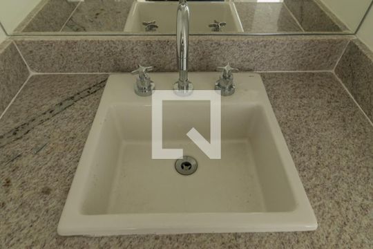 Banheiro de apartamento para alugar com 1 quarto, 40m² em Freguesia de Jacarepaguá, Rio de Janeiro