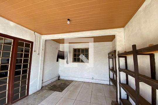 Garagem de casa à venda com 3 quartos, 100m² em Santos Dumont, São Leopoldo