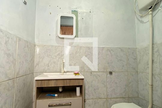 Banheiro de casa à venda com 3 quartos, 100m² em Santos Dumont, São Leopoldo