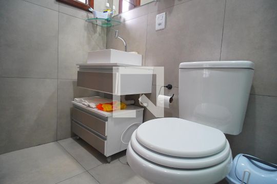 Banheiro casa 1 de casa à venda com 3 quartos, 320m² em Sarandi, Porto Alegre