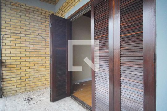 varanda quarto 1 casa 2 de casa à venda com 3 quartos, 320m² em Sarandi, Porto Alegre