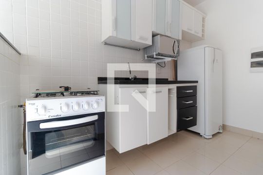 Cozinha de apartamento para alugar com 1 quarto, 62m² em Cambuí, Campinas