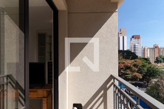 Sacada de apartamento para alugar com 1 quarto, 62m² em Cambuí, Campinas