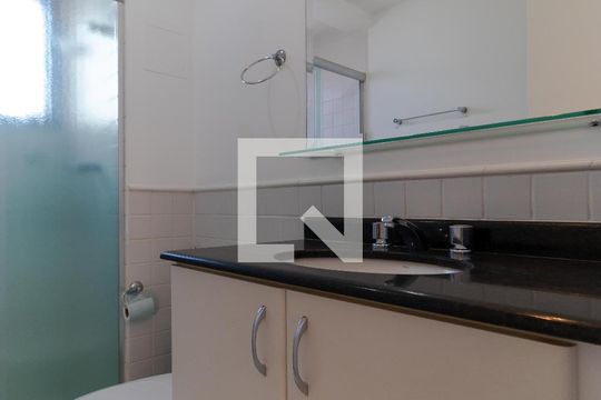 Banheiro de apartamento para alugar com 1 quarto, 62m² em Cambuí, Campinas