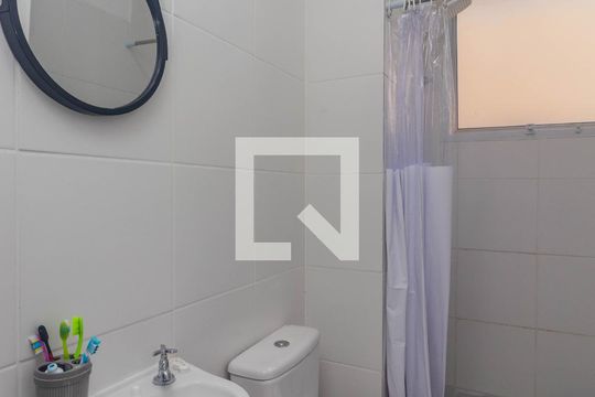 Banheiro de apartamento à venda com 2 quartos, 43m² em Estância Velha, Canoas
