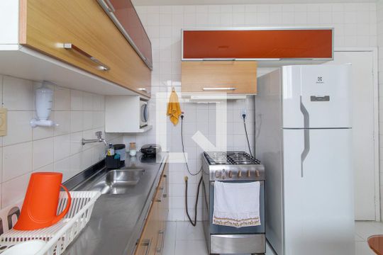 Cozinha de apartamento para alugar com 3 quartos, 80m² em Pituba, Salvador