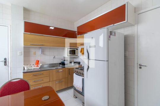 Cozinha de apartamento para alugar com 3 quartos, 80m² em Pituba, Salvador