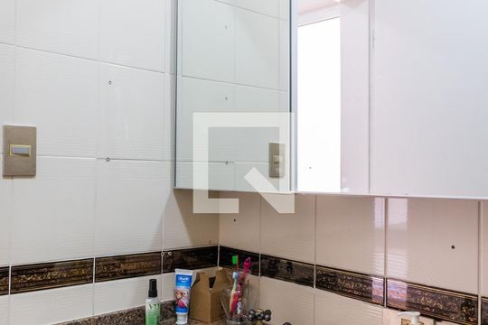 Banheiro da suíte 2 - 2° andar de casa de condomínio para alugar com 4 quartos, 750m² em Jardim Ibiratiba, São Paulo
