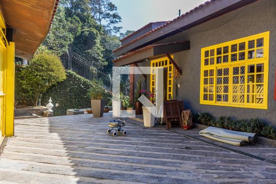 Quintal de casa de condomínio para alugar com 4 quartos, 750m² em Jardim Ibiratiba, São Paulo