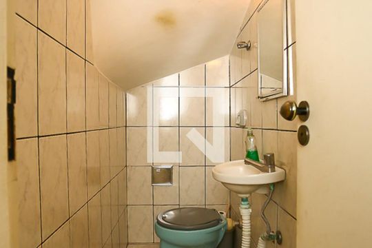 Lavabo de casa para alugar com 3 quartos, 90m² em Parque Pinheiros, Taboão da Serra