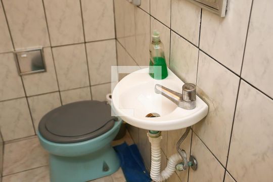 Lavabo de casa para alugar com 3 quartos, 90m² em Parque Pinheiros, Taboão da Serra