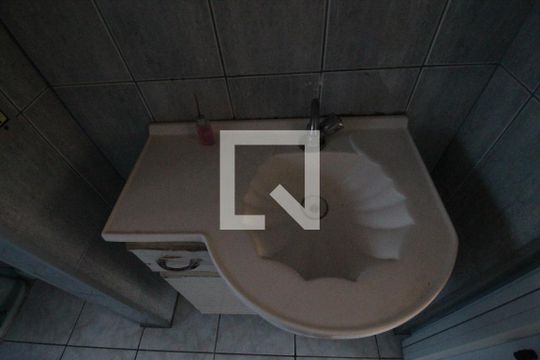 Banheiro de apartamento para alugar com 2 quartos, 48m² em Conjunto Habitacional Padre Manoel da Nóbrega, São Paulo
