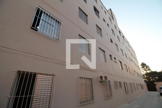 Fachada do bloco de apartamento para alugar com 2 quartos, 48m² em Conjunto Habitacional Padre Manoel da Nóbrega, São Paulo