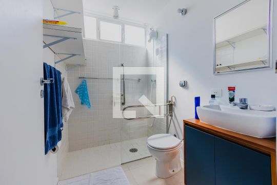 Banheiro de apartamento à venda com 1 quarto, 48m² em Jardim Paulista, São Paulo