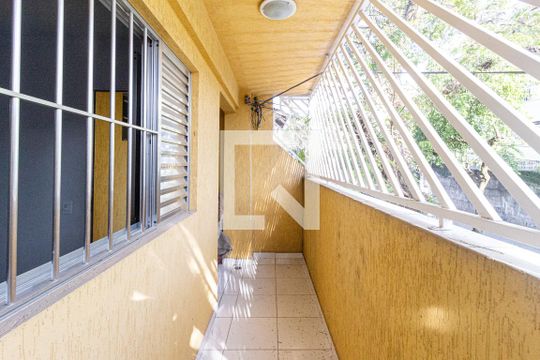 Sacada de casa à venda com 3 quartos, 132m² em Cidade das Flores, Osasco