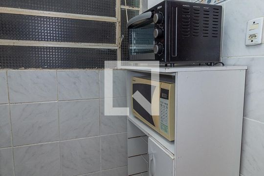 Cozinha de apartamento à venda com 1 quarto, 32m² em Jardim Leopoldina, Porto Alegre