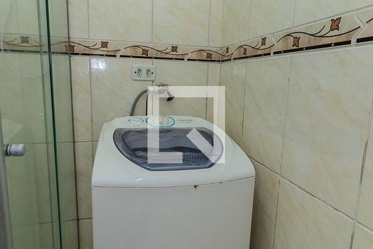 Banheiro de apartamento à venda com 1 quarto, 32m² em Jardim Leopoldina, Porto Alegre
