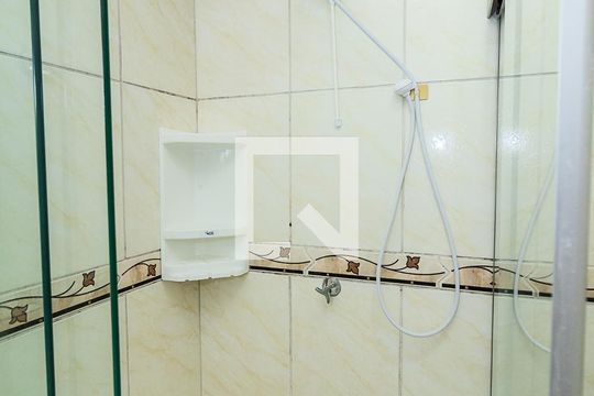 Banheiro de apartamento à venda com 1 quarto, 32m² em Jardim Leopoldina, Porto Alegre
