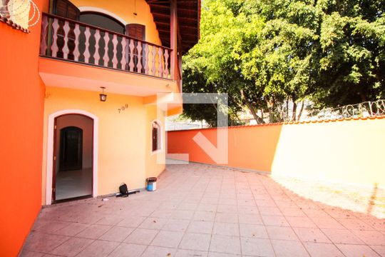 Quintal de casa para alugar com 3 quartos, 140m² em Jardim Nossa Senhora do Carmo, São Paulo
