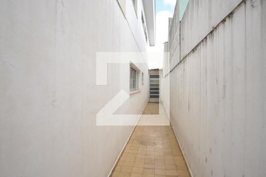 Corredor do Quintal de casa à venda com 3 quartos, 240m² em Água Rasa, São Paulo