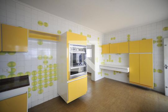 Cozinha de casa à venda com 3 quartos, 240m² em Água Rasa, São Paulo