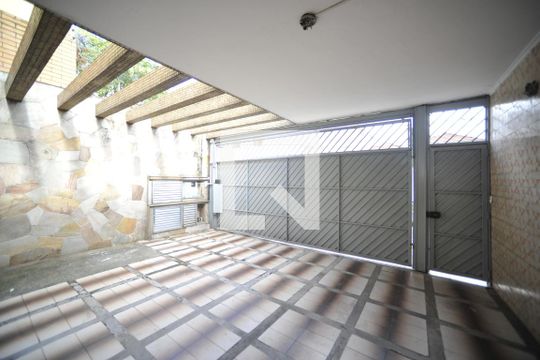Garagem de casa à venda com 3 quartos, 240m² em Água Rasa, São Paulo