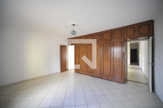 Suíte de casa à venda com 3 quartos, 240m² em Água Rasa, São Paulo
