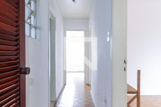 Corredor de apartamento à venda com 3 quartos, 77m² em Independência, Porto Alegre