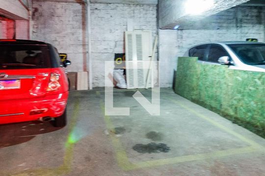 Garagem de apartamento à venda com 3 quartos, 77m² em Independência, Porto Alegre