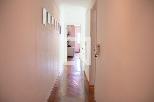 Corredor de casa à venda com 3 quartos, 200m² em Vila Constança, São Paulo