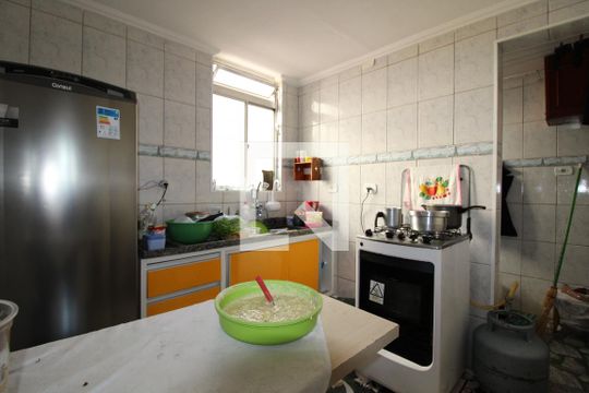 Cozinha de apartamento para alugar com 2 quartos, 49m² em Conjunto Habitacional Teotonio Vilela, São Paulo