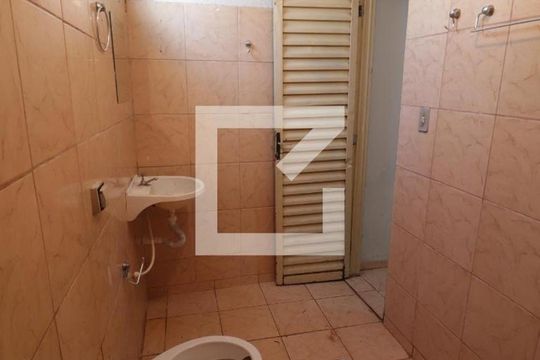 Banheiro de casa para alugar com 1 quarto, 35m² em Osvaldo Rezende, Uberlândia