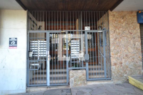 Entrada de apartamento à venda com 1 quarto, 52m² em Tristeza, Porto Alegre