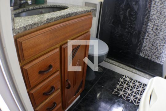 Banheiro de apartamento à venda com 2 quartos, 48m² em Taquara, Rio de Janeiro