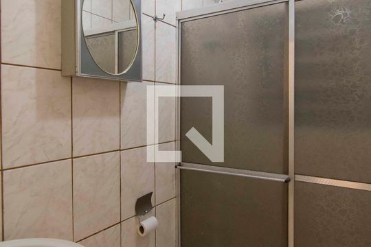 Banheiro de casa à venda com 2 quartos, 240m² em Parque Peruche, São Paulo