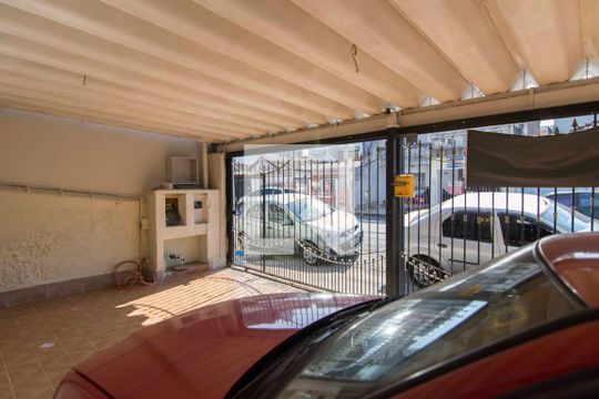 GaragemSala de casa à venda com 2 quartos, 240m² em Parque Peruche, São Paulo