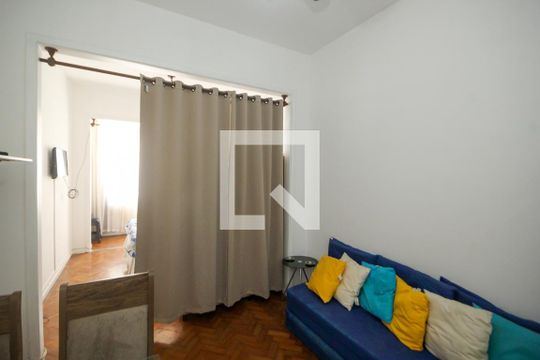 Sala de kitnet/studio para alugar com 1 quarto, 36m² em Copacabana, Rio de Janeiro