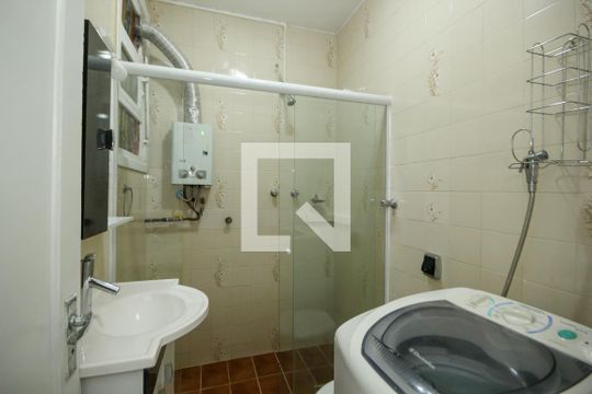 Banheiro de kitnet/studio para alugar com 1 quarto, 36m² em Copacabana, Rio de Janeiro