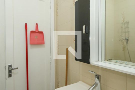 Banheiro de kitnet/studio para alugar com 1 quarto, 36m² em Copacabana, Rio de Janeiro