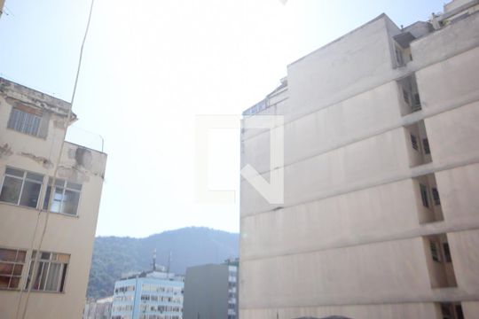 Vista de kitnet/studio para alugar com 1 quarto, 36m² em Copacabana, Rio de Janeiro