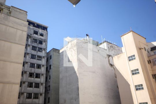Vista de kitnet/studio para alugar com 1 quarto, 36m² em Copacabana, Rio de Janeiro