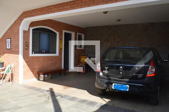 garagem  de casa à venda com 3 quartos, 258m² em Parque Alto Taquaral, Campinas